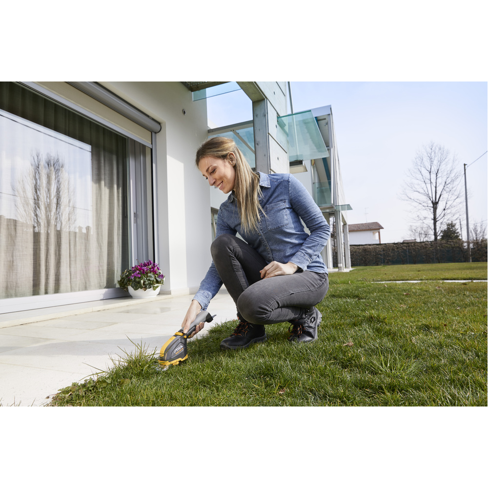 Outil multifonction à batterie SGM 102 AE