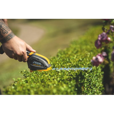 Outil multifonction à batterie SGM 102 AE