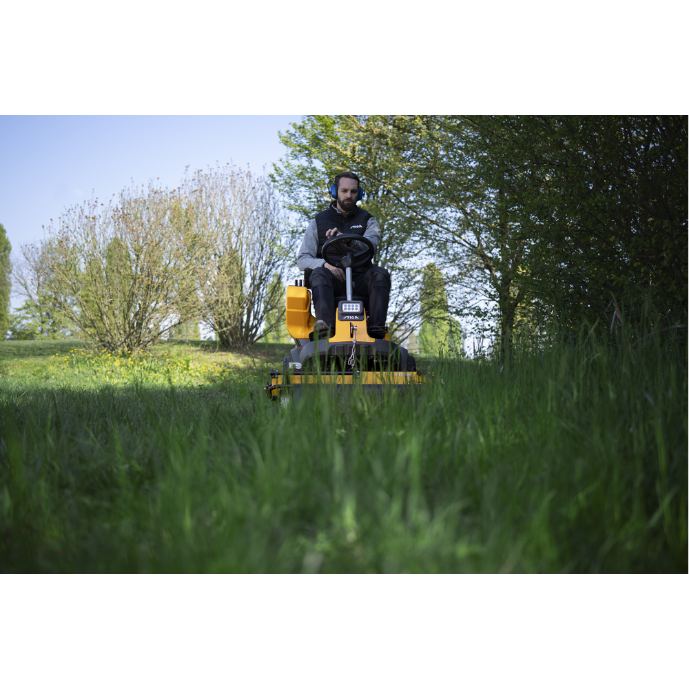 Autoportée à coupe frontale thermique Park Pro 900 AWX