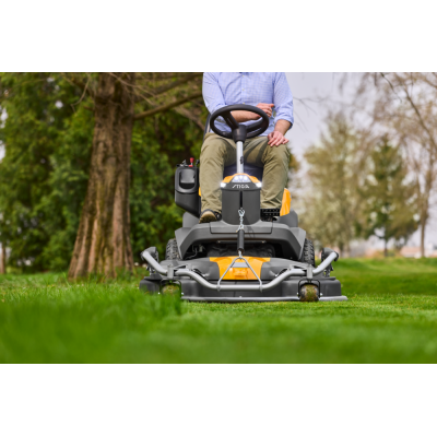 Autoportée à coupe frontale thermique Park 700 WX