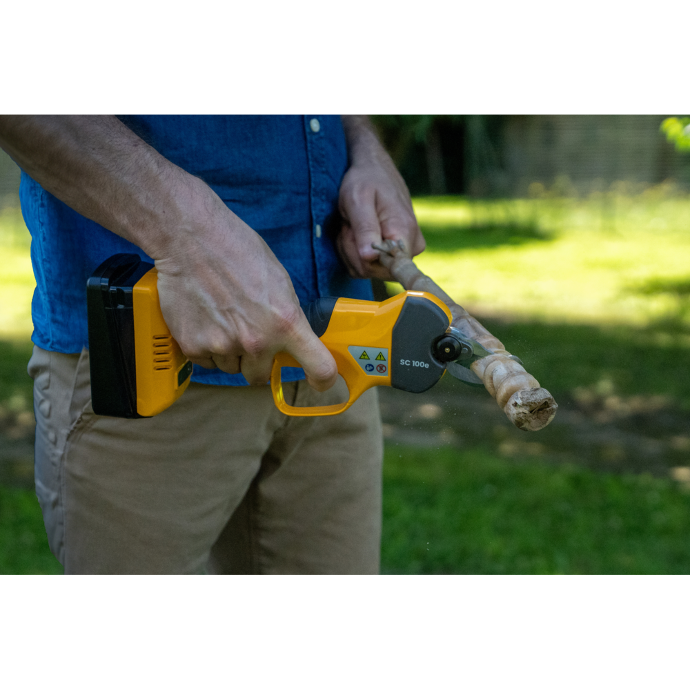 Sécateur sur batterie Stiga SC 100e Kit